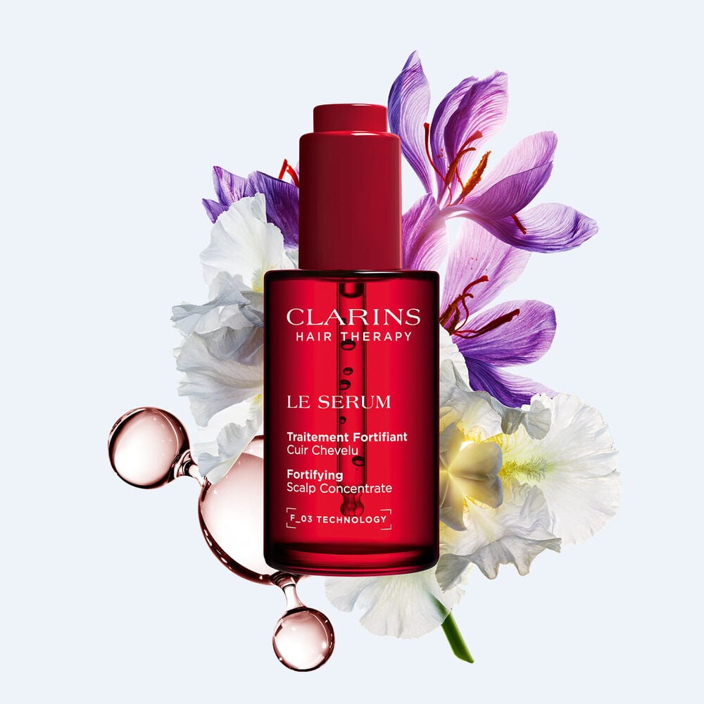 Clarins h&aring;rbottenserumf&ouml;r h&aring;rets livsl&auml;ngd och t&auml;thet, berikat med saffran och ekologiska v&auml;xtextrakt f&ouml;r h&aring;rbottenh&auml;lsa.