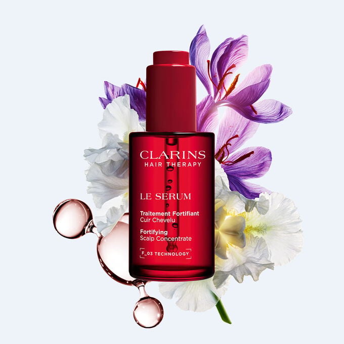 Clarins h&aring;rbottenserumf&ouml;r h&aring;rets livsl&auml;ngd och t&auml;thet, berikat med saffran och ekologiska v&auml;xtextrakt f&ouml;r h&aring;rbottenh&auml;lsa.
