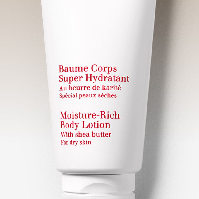 Packshot av Clarins &aring;terfuktande sortiment, utformat f&ouml;r att ge anv&auml;ndare en perfekt kombination f&ouml;r en hudv&aring;rdande rutin.