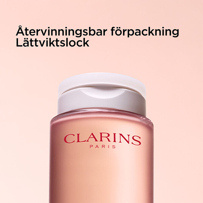 Fokus p&aring; toppen av flaskan med micell&auml;rvatten f&ouml;r att illustrera den &aring;tervinningsbara f&ouml;rpackningen och det l&auml;tta locket.