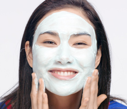 2. Smooth the mask over the entire face and neck
